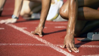 九游娱乐官方平台-电竞选手如何维护自身形象：言行谨慎与积极阳光，电竞选手的自我修养